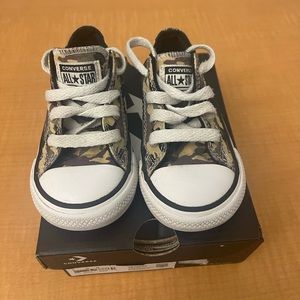 Converse All Star Sneakers in Camouflage for Toddler Size 6